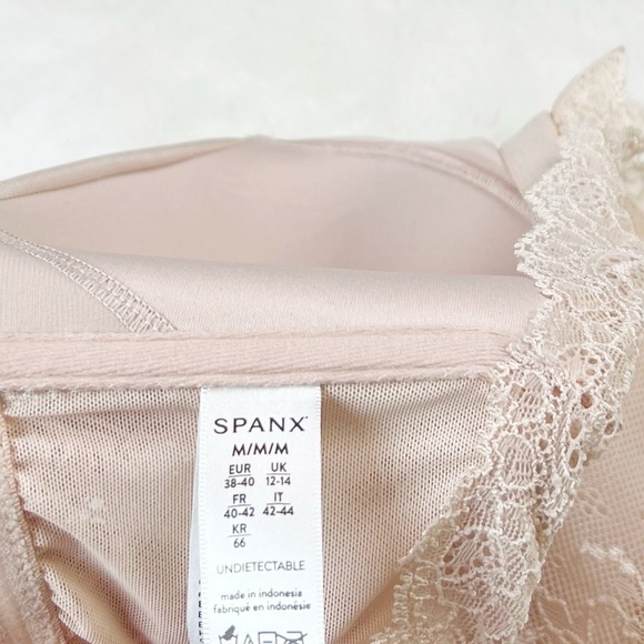NEW Spanx Undietectable Lace Better Bandeau Creme Blush - Picture 5 of 7